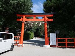 その後、上賀茂神社にやってきました。こちらは西鳥居です。