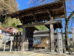 アプトの道の起点｢旧熊ノ平駅｣から、途中寄り道しつつ、約1時間半で、ついに無事に横川に到着。

少し時間があるので、近くを散策します。
ここは横川駅のすぐ近くにある、｢碓氷関所跡｣。
あまり知られていないのですが、東海道でいうところの箱根関所のような重要な意味合いのあった関所だそうです。中山道における、関東地方の玄関口ですね。