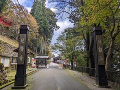 10程歩いて境内へ。
延暦寺は広大な敷地の中に東塔、西塔、横川という３区域あり全て共通の巡拝券は大人1,000円。