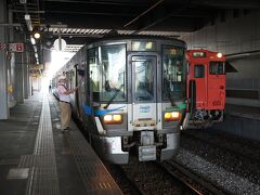 さらに列車を乗り継いで高岡駅まで行き、