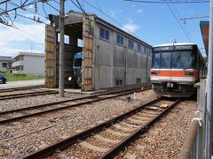 折り返し電車の発車まで、周辺を少し見てみましょう。