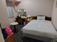 ホテルサンルート台北

今回は日系のホテルに２泊します。
スタッフ全員日本語OK～。（お掃除の人は除く）
地下には日本のお食事レストラン「大戸屋」が入っています。