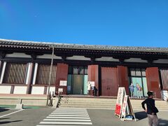 国宝館
興福寺が所有する国宝・重要文化財の過半数を安置、所蔵されています