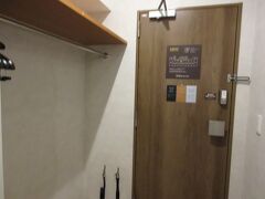 ホテルに荷物を預けようと思ったら、お部屋に準備ができているのでとのことでチェックイン。新しい建物の香りがします。