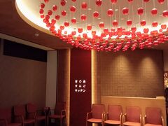 夕食はホテル内のりんごキッチンでビュッフェです♪テンションがあがります！

気がついたらあまり写真を撮っていませんでした(笑)。
りんごを使ったお料理やデザート、色んな種類のりんごジュースなどなど、とても楽しめる内容でした。