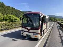 福井駅から8時発一乗寺行きに乗り込む。このバスを逃すと予定が大幅に狂ってしまうので乗り遅れなくてよかった。朝早いにもかかわらず、結構乗客がいて混みあっていた