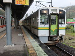 会津高原尾瀬口駅で会津鉄道へ乗り換え。

乗り換え時間２分しかなくて
野岩鉄道と会津鉄道の２ショットは諦めました。
発車ベル鳴らないし、会津鉄道はワンマンで後ろ乗車なんだもの。