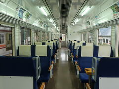会津鉄道のシートはブルーに白いカバー付き。
明るく爽やかなイメージ。