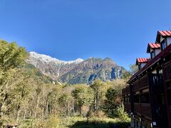 
上高地帝国ホテルに戻りました。きょうは山がよく見えます。
