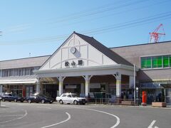 １０年ぶりに来ました「ＪＲ松山駅」ですが新駅工事中でした、

昭和２８年築の３代目駅舎も来年の高架新駅完成と共に消えてしまうのでしょうか？…。
学生の頃からずっと観て来た駅なので名残惜しい気持ちばかりです…。

＊詳細はクチコミでお願いします