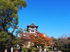 名古屋城よりはこぢんまりしてるけど、やっぱり現存天守は雰囲気いいですね。
さすが国宝。