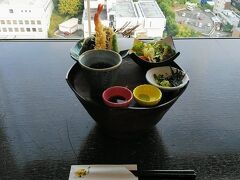 ランチは県庁15階のレストラン　ダイニング十五家
いちご家？じゅうご家？どちらでしょうか？