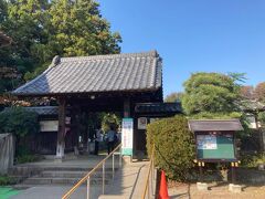 一駅分移動して、茂林寺へ。総門。