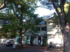（４）エリスマン邸　

生糸貿易商シーベルヘグナー商会の横浜支配人フリッツ・エリスマン氏の邸宅。大正15（1926）年に山手町127番地に建てられ移築した。