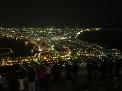 天候にも恵まれたので、予定変更をして函館駅前発の函館山登山バスを利用しました。函館山山頂から見る夜景は大変綺麗で、記憶に残ります。