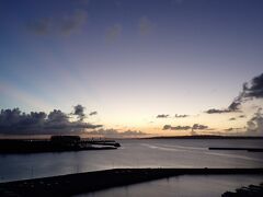 ホテルの屋上に展望デッキがあり、夕日が沈む所見ました。ナイスビュー