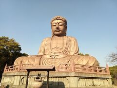 聚楽園へ着きました。これは鉄筋コンクリート製の聚楽園大仏です。
