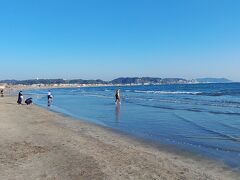 由比ヶ浜に来ました。