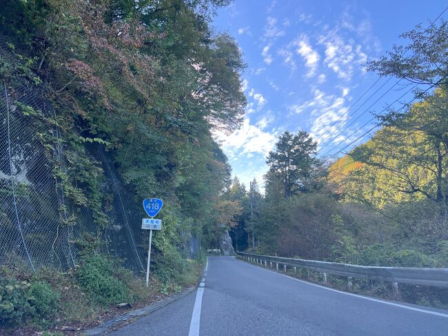 結局、飯田を目指すことにしました。<br />三遠南信道は鳳来峡ICまで開通しています。そこから国道151号を北上。<br />途中までは昨日のルートの逆ですね。<br />静岡県→愛知県→長野県と進むことになります。<br />ちょっと寄り道…と国道418号に入ったらこうでした。