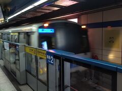 MRT西門站から板南線に乗車して善道寺站まで移動します。