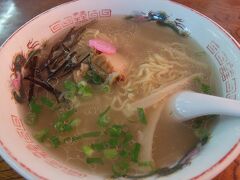 最北端の食堂でラーメンにしました。ほたてラーメン(塩味)、1000円。
結構量があっておいしかった。