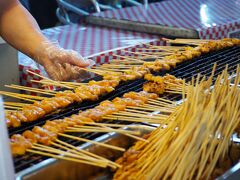 そんでもって午後のメインイベント、ガドンナイトマーケット。ここで早めの夕食をとるつもり。