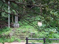 やがて、吉岡出雲の墓が見えてきました。
石見銀山で採掘に携わる毛利氏の役人として働き、その功績が認められた方です。
