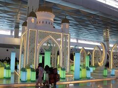 ジャカルタ空港に到着（写真）しました。