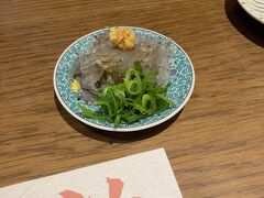 夕食はTokyu Plazaの和食屋さん。まずは湘南産のしらす。美味い