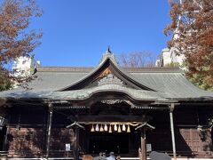 縁結びで有名な四柱神社とのことでお参りしていきます。