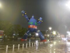 最後に訪れたのが、鉄人２８号の像です。
阪神淡路大震災からの復興の象徴として、地元の方が計画したものです。

作者の横山光輝さんは神戸出身（長田出身というわけではないようです）