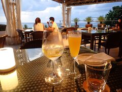 最後のディナーは近くのカフーリゾートフチャクにある琉球イタリアンレストラン　The Orangeでいただきました。予約なしで行ったので、中の方のテーブルでしたが、海は見えました。