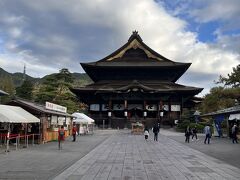 善光寺。ここでは御朱印を頂きました。この後長野駅まで戻り、特急しなので名古屋まで帰ってきました。