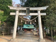 駅近くの羽黒神社へ