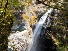 【虹見の滝】へ到着です