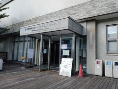 こちらが展示室の入り口です。
ほんと、贅沢な空間だと思うのでぜひ一度覗いてみてほしいなと思います。