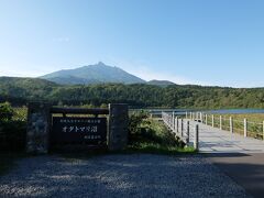 最後に訪れたのはオタトマリ沼。上陸してからここまでずっと山に雲がかからず最高の天候。
この日も午前のバスでは雲がかかったままで残念だったらしい。