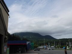 28日は朝からベガスベガスの駐車場を出て
札幌駅で、作家さん二人を乗せて
洞爺湖サイロ展望台に納品に向かいます。

いつも一緒に行く相棒は
この日はお休み。