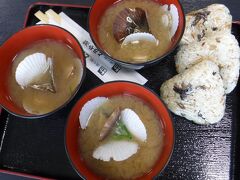 帰り道、サイロ展望台から15分ほど走ると
道の駅洞爺湖があります。
そこで、
おにぎりと、ホタテ汁で
ちょっと遅いランチです。

そして2時間ほどで札幌へ帰ってきました。
札幌駅で、作家さん二人を降ろして
その日は、車をホテルの駐車場に入れます。
