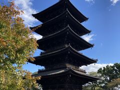 五重塔にやってきました。
東寺と言えば、五重塔ですよねぇ。
素敵です。