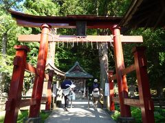 「会津さざえ堂」から少し下ると「厳島神社」が建っていました。