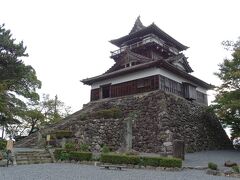 国宝でもある愛知県の犬山城と長い間、日本最古の天守閣の座を争っていたのだが・・・