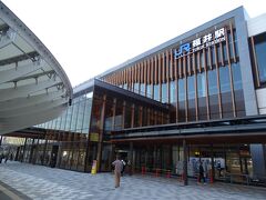 レンタカーを返却し、15時45分に福井駅に到着。