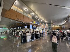 台北の松山空港。
すでにオンラインでチェックインも済ませていたので、サクッと荷物を預けておしまいです。