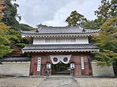 今度は車で5分程の油山寺にやって来ましたよ。掛川城の大手門だった山門