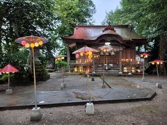 手水舎がラジウム温泉の、三朝神社。

訪れた9月は、秋の和紙灯りの期間。
18時を過ぎたら、和傘の中の和紙玉に明かりが灯ってキレイ♪