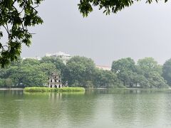 ホアンキエム湖に浮かぶ小島にある寺院「玉山祠」へ