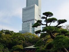 慶沢園から臨むあべのハルカス