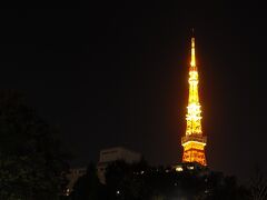 スカイツリーも素敵だけど、東京タワーの方が趣があるような気がします。
…と言う人は多いですね。
私も何となくそんな気がします。
