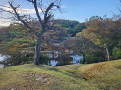 下の方に浮見堂見えてきました